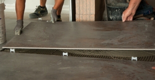 Comment poser du carrelage ? Étapes, trucs et astuces