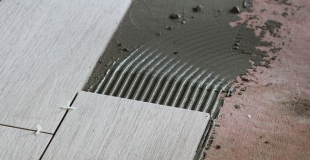 Qu'est-ce qu'une chape maigre pour le carrelage ? Comment la couler ?