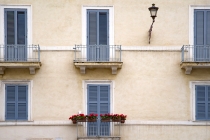 Nettoyer une façade de maison : pourquoi, quand et comment ?