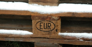 Comment fabriquer un meuble de jardin avec du bois de récup ?