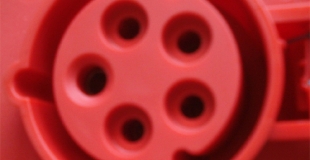 Qu'est-ce qu'une prise triphasée, comment l'installer ?